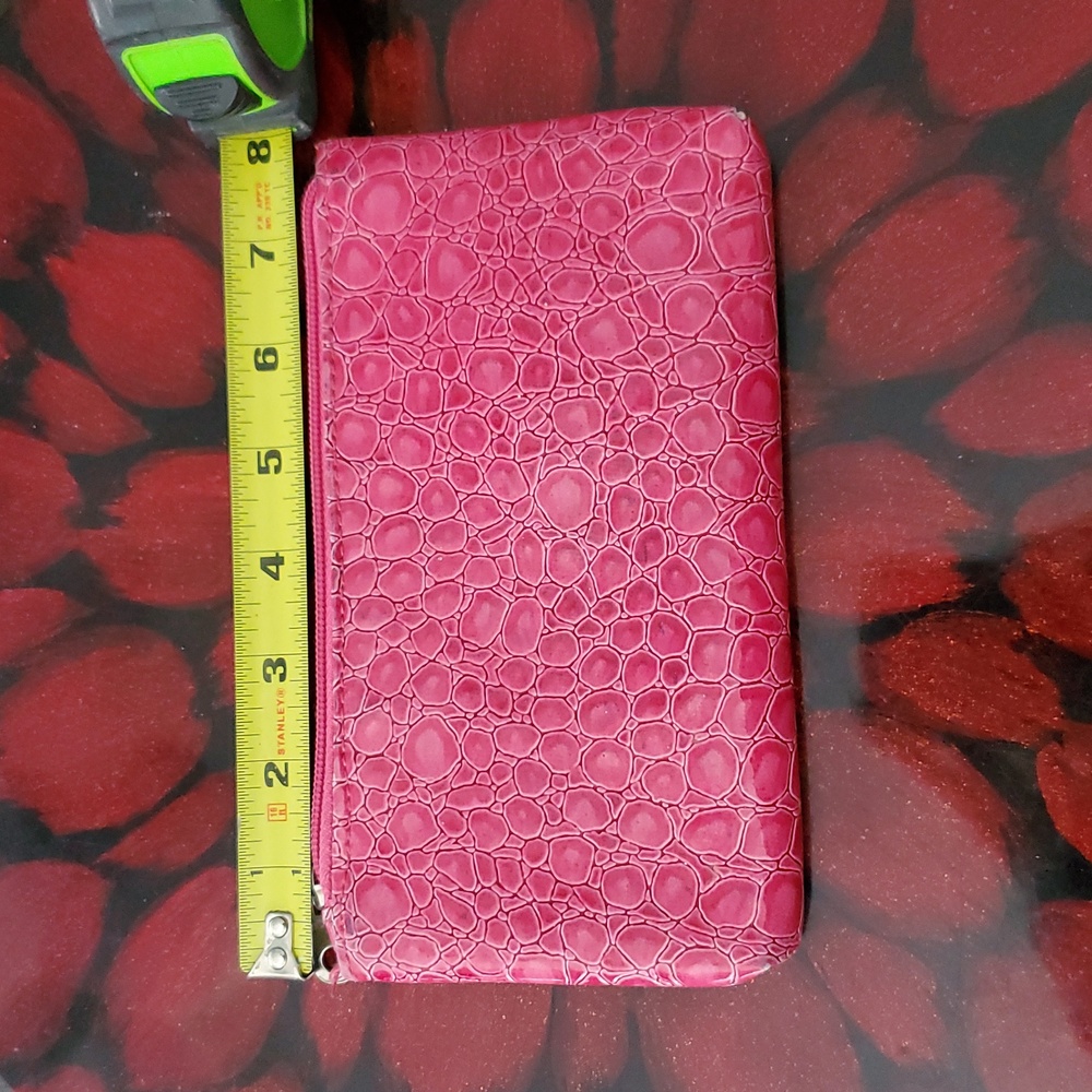 Modella - Pink crocodile textured bag